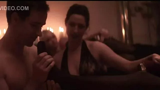 ビーチでの夫と妻 女の子 向け セックス 動画