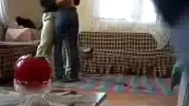 ストリッププチドティーンと聞後。 無料 女性 の ため の エロ 動画