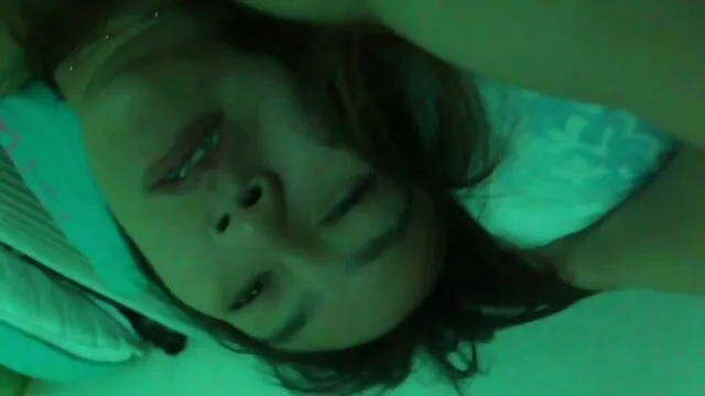 茶色の髪の少し反乱スタイルLynn fucks 女の子 の ため の 無料 h