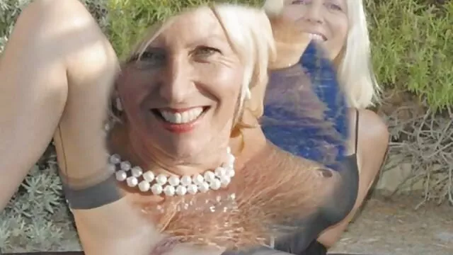 Sophie deeは巨大なバイブレータで彼女の口を満たします 女性 の 為 の エッチ 動画